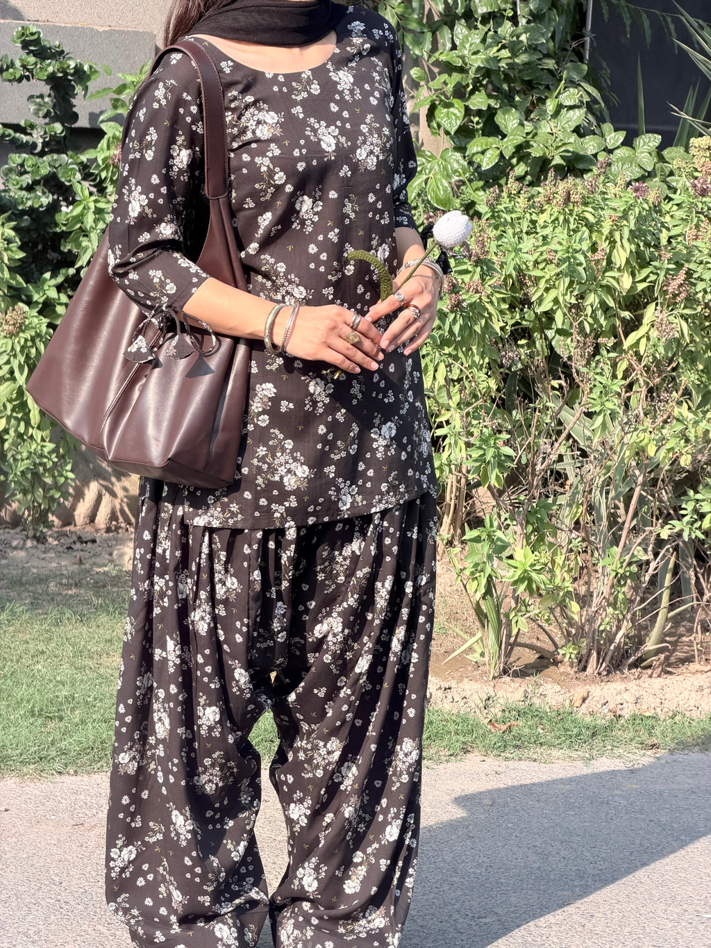 Siyah Gul Suit