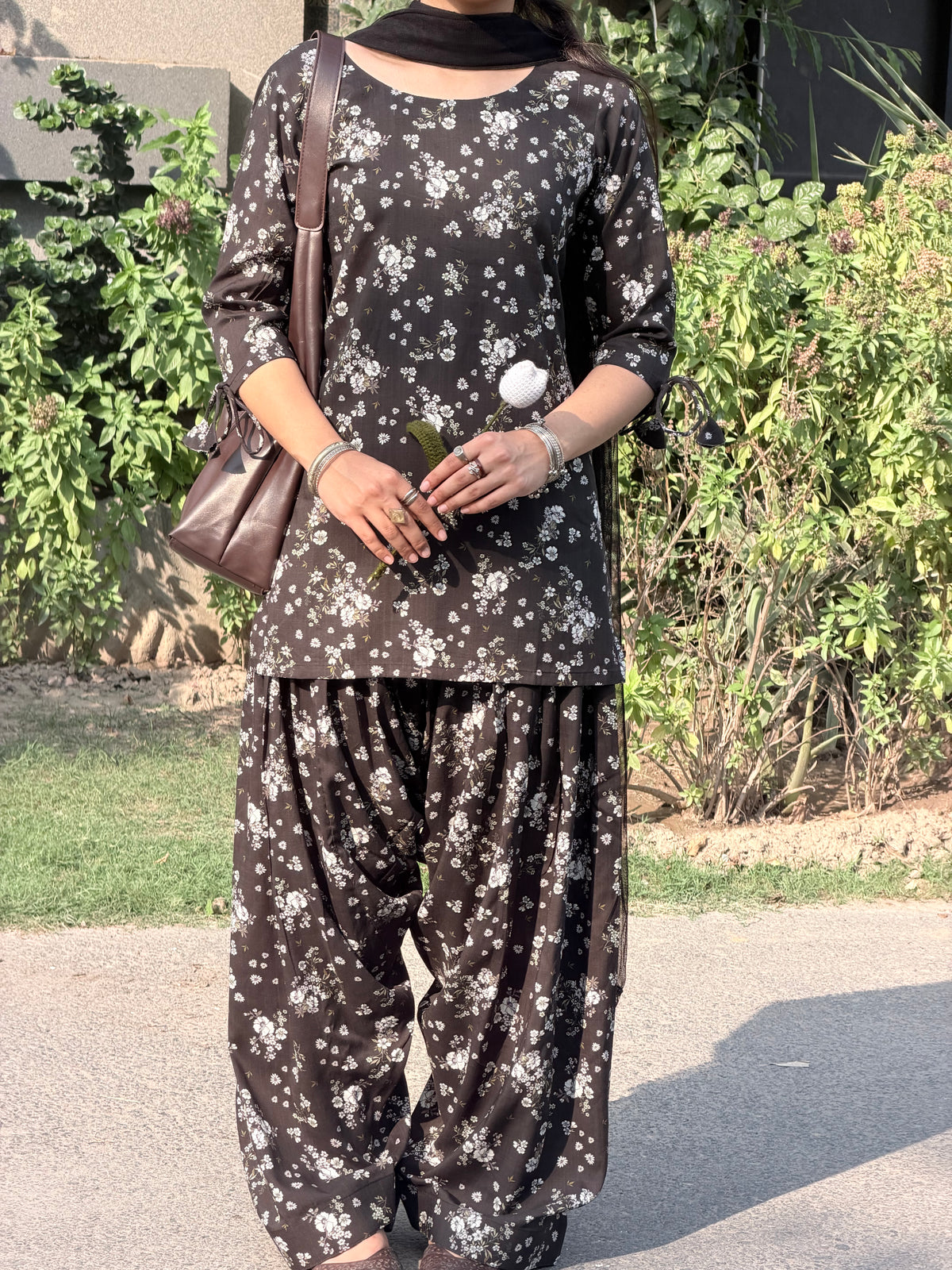 Siyah Gul Suit