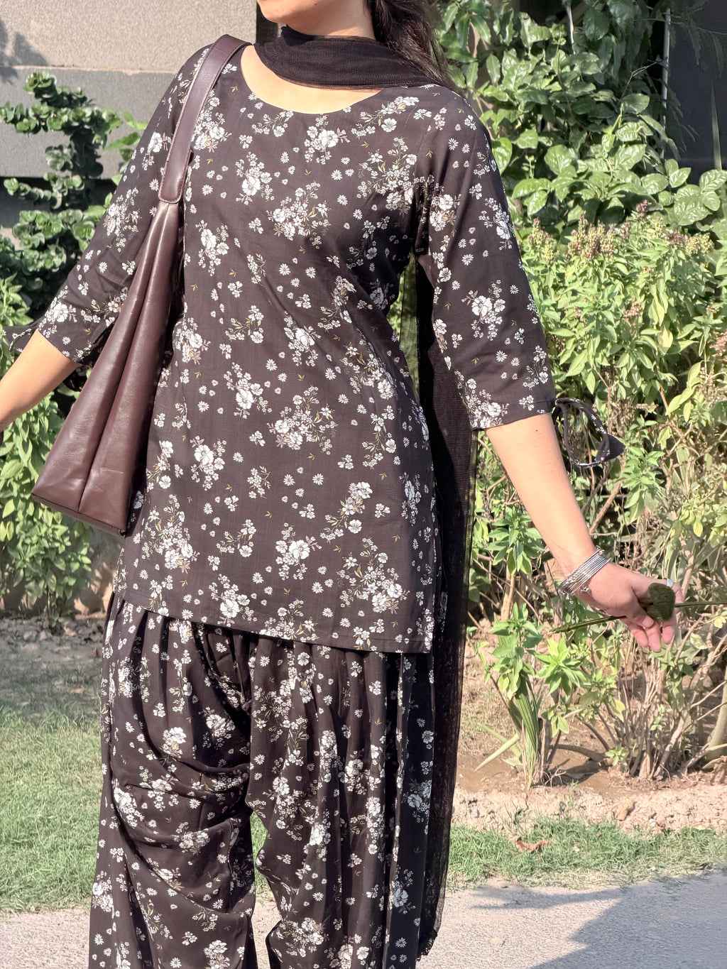 Siyah Gul Suit